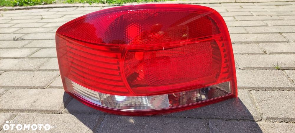 Lampa Lewa  Tyl Oryginalna Audi A3 8P 2.0 TDI 3D 2003 Blask Gołdap