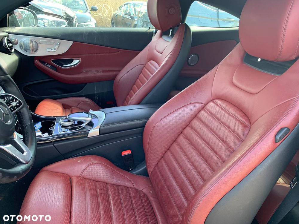 Mercedes-Benz Klasa C 300 4Matic 9G-TRONIC - 10