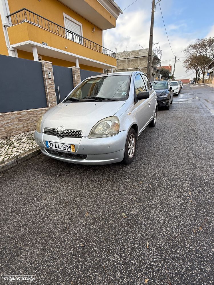 Toyota Yaris 1.0 Base C/Radio - 3