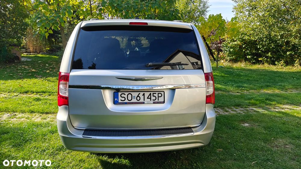 Chrysler Town & Country - 5