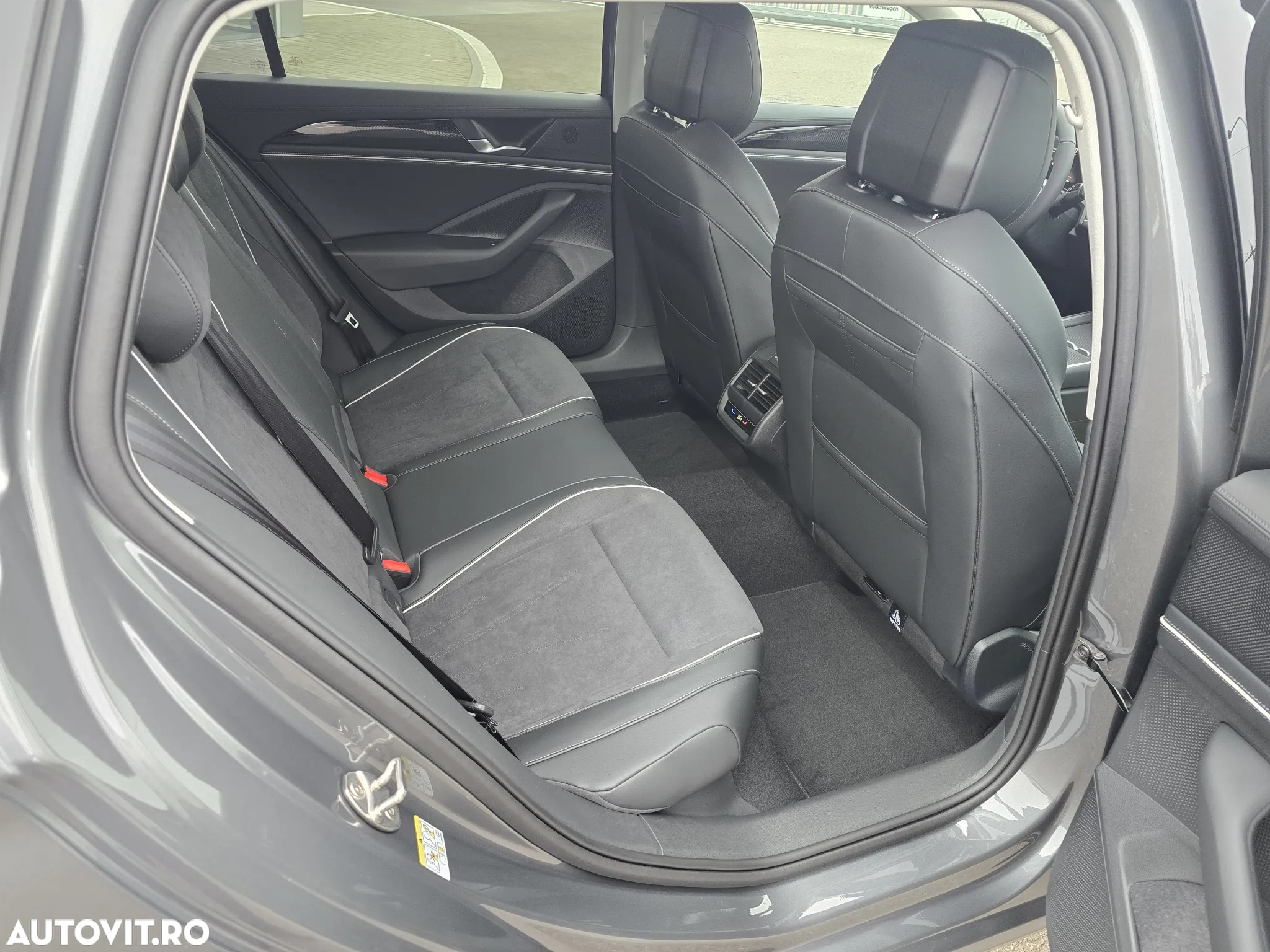 Volkswagen Passat Variant 2.0 TDI SCR DSG Business - 15