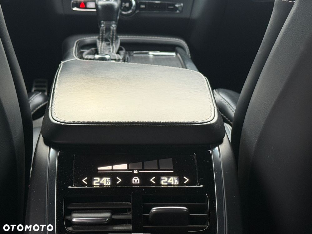 Volvo V90 D5 SCR AWD R-Design - 21