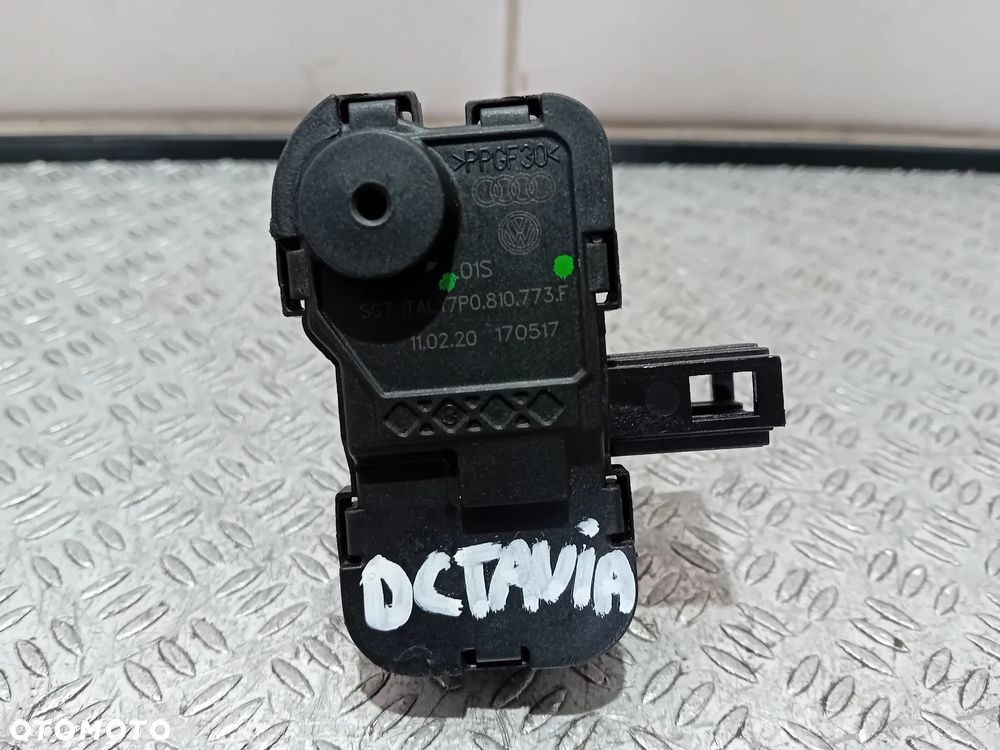 siłownik klapki wlewu paliwa Skoda Octavia III 2020 7P0810773F