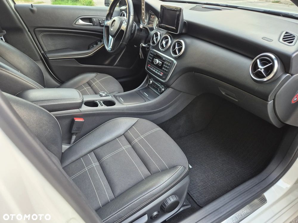 Mercedes-Benz Klasa A 200 7G-DCT AMG Line - 23