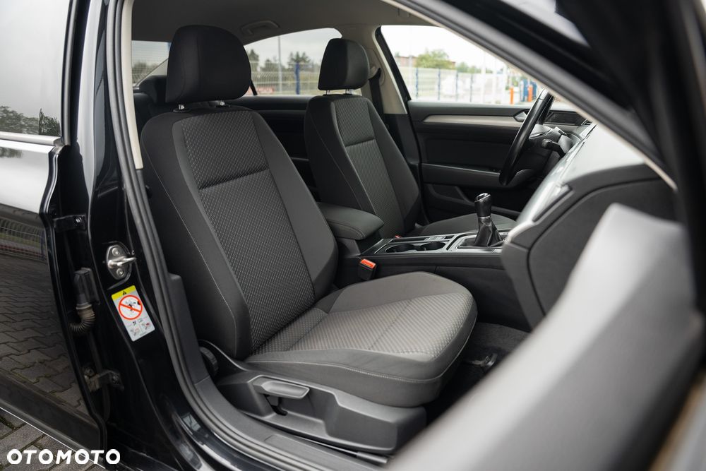 Volkswagen Passat 1.6 TDI BMT Trendline - 26