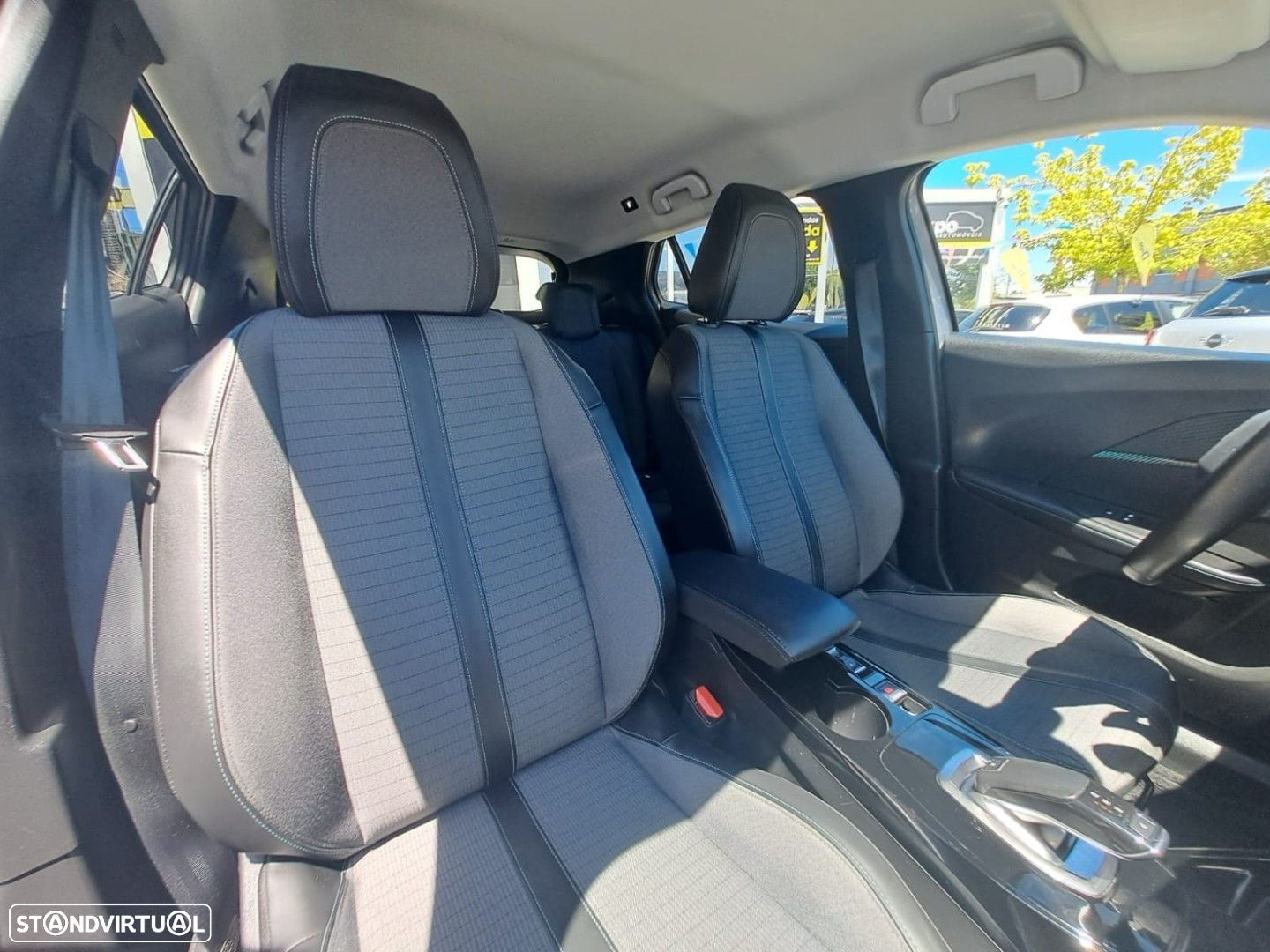 Peugeot 2008 1.2 PureTech Allure EAT8 - 10