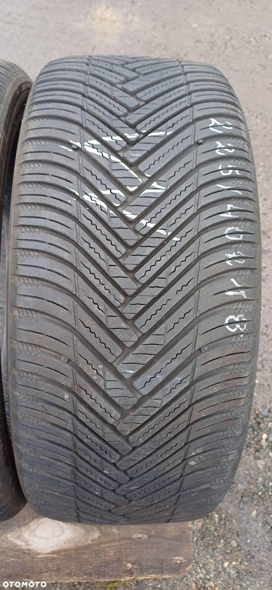 225/40R18 92Y HANKOOK , dwie opony wielosezonowe. - 2
