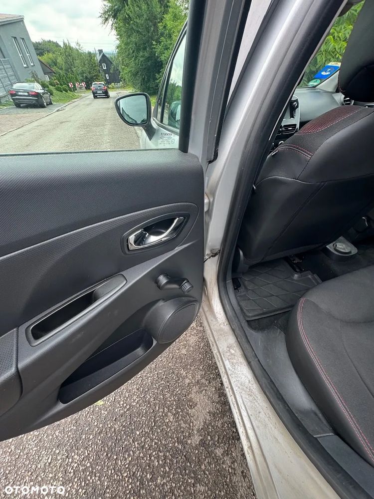 Renault Clio 1.2 16V Life - 11