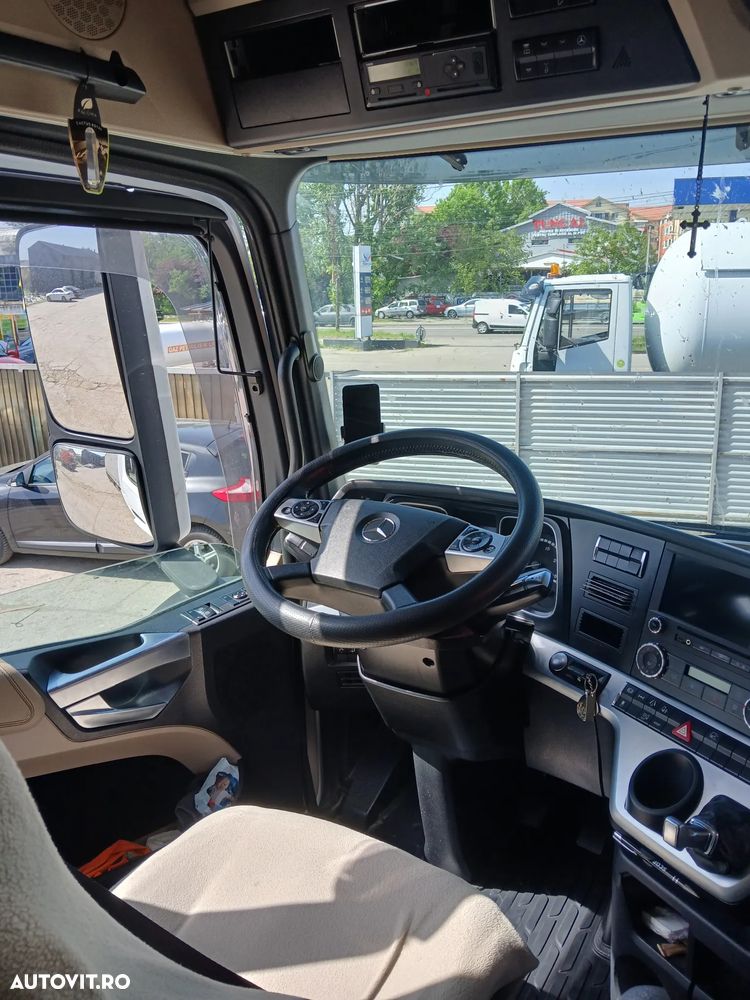 Mercedes-Benz Actros - 32