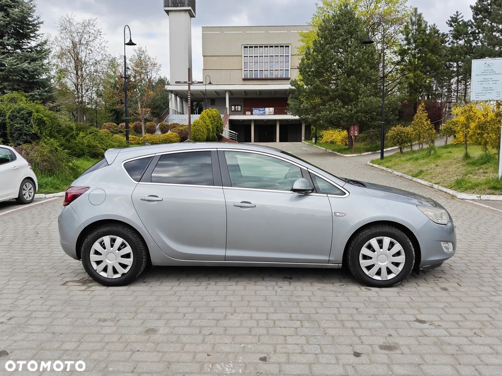 Opel Astra 1.7 CDTI Cosmo - 9