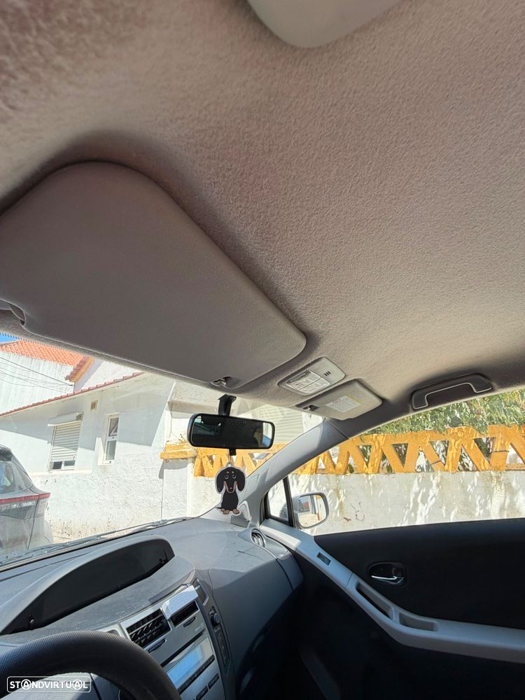 Toyota Yaris 1.0 VVT-i - 12