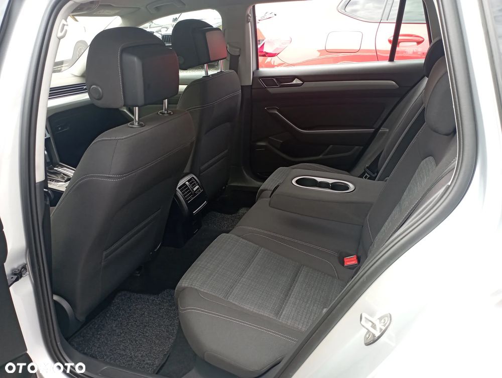 Volkswagen Passat Variant 2.0 TDI EVO Business DSG - 11
