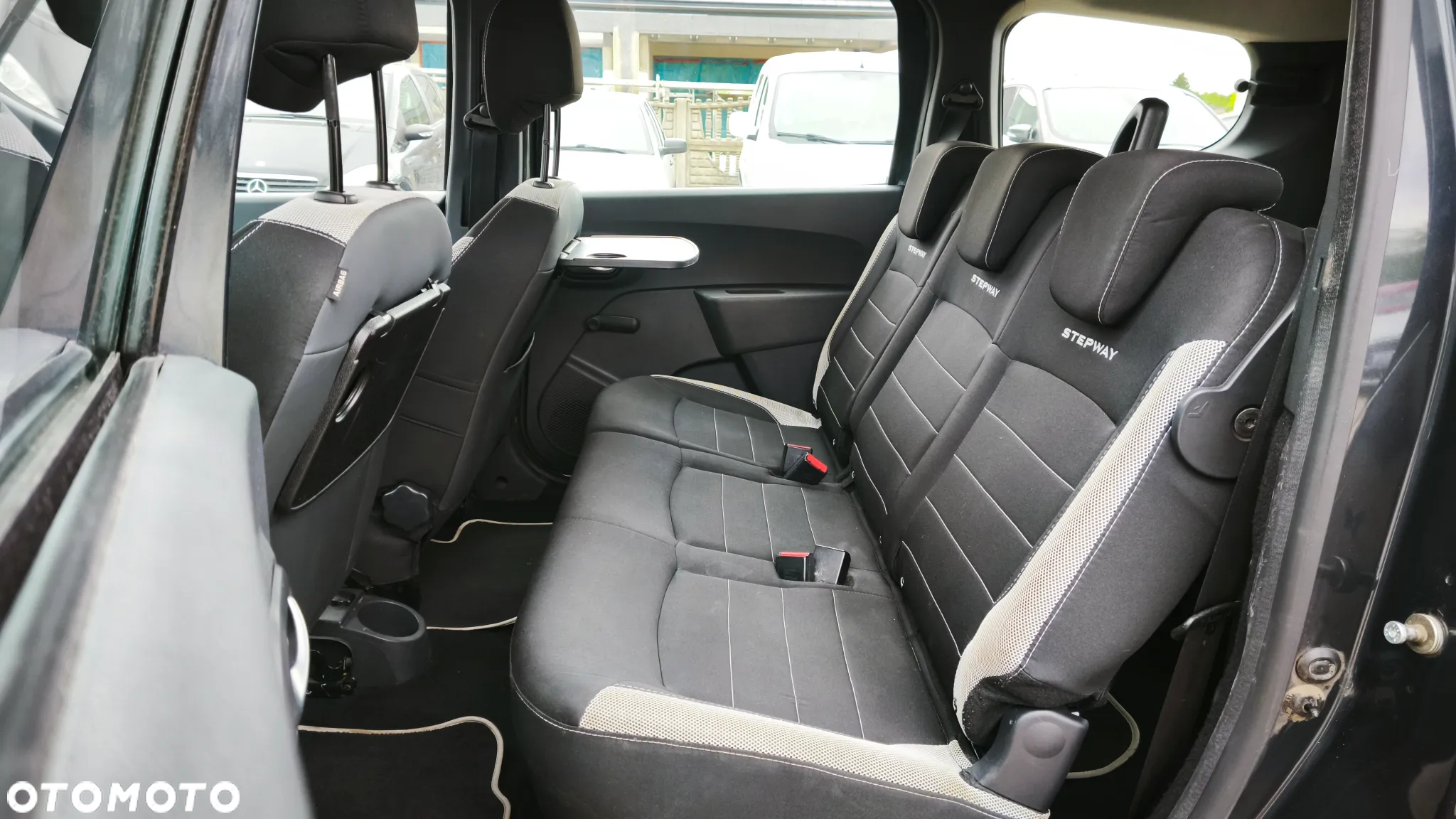 Dacia Lodgy SCe 100 Stepway - 26