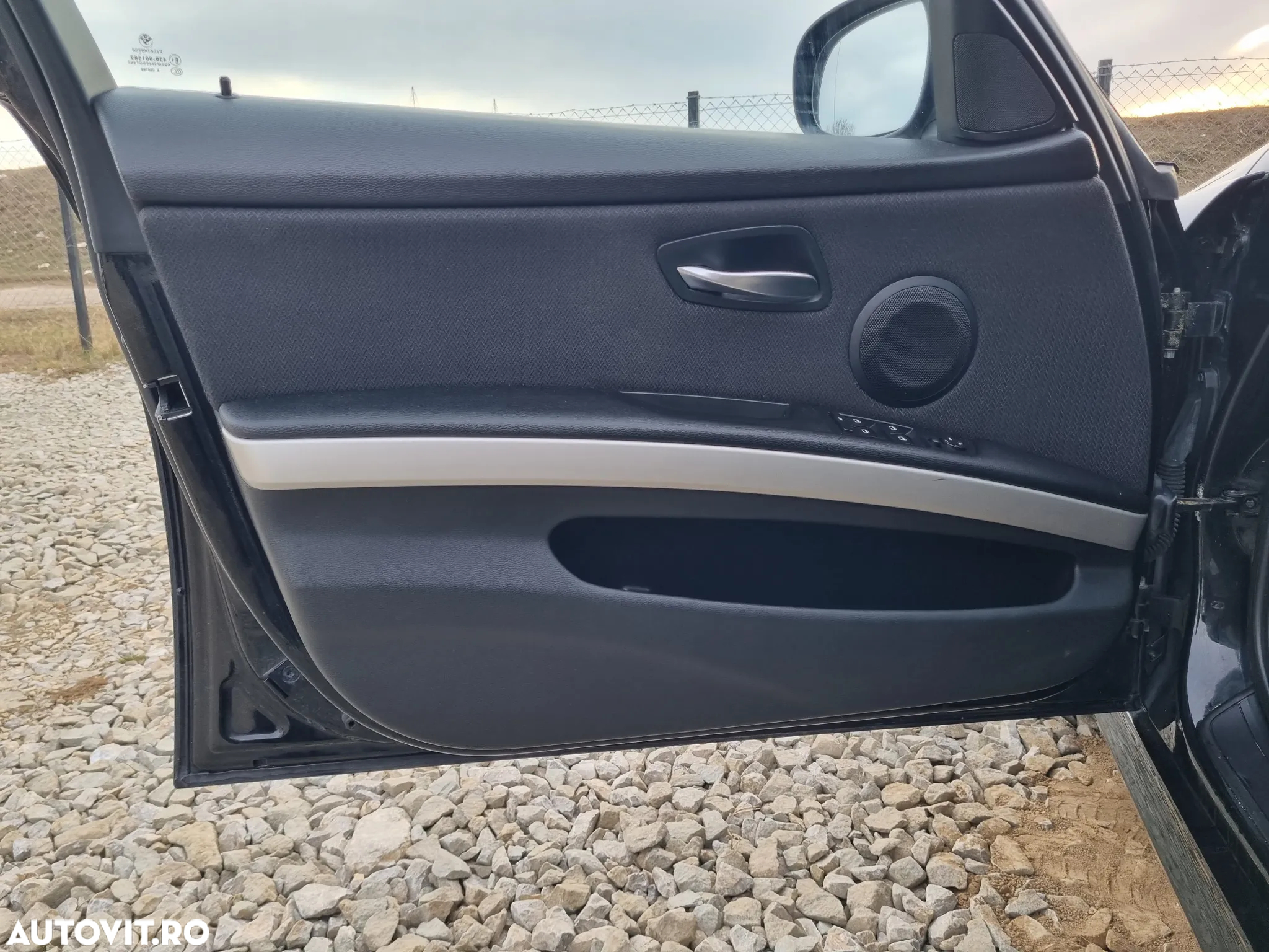 BMW Seria 3 320d DPF Touring - 32