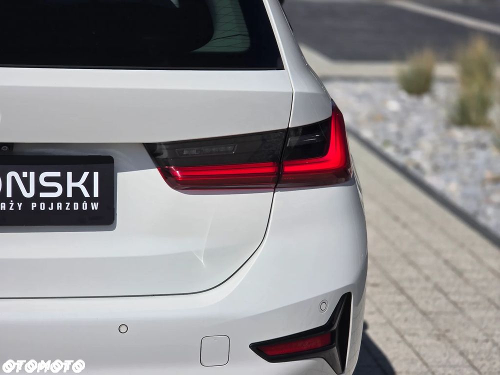 BMW Seria 3 318i Sport - 11