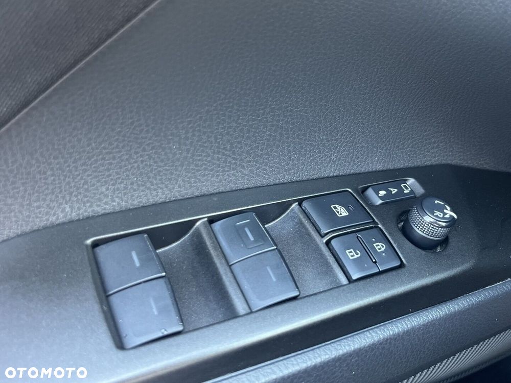 Toyota Camry 2.5 Hybrid Comfort CVT - 24