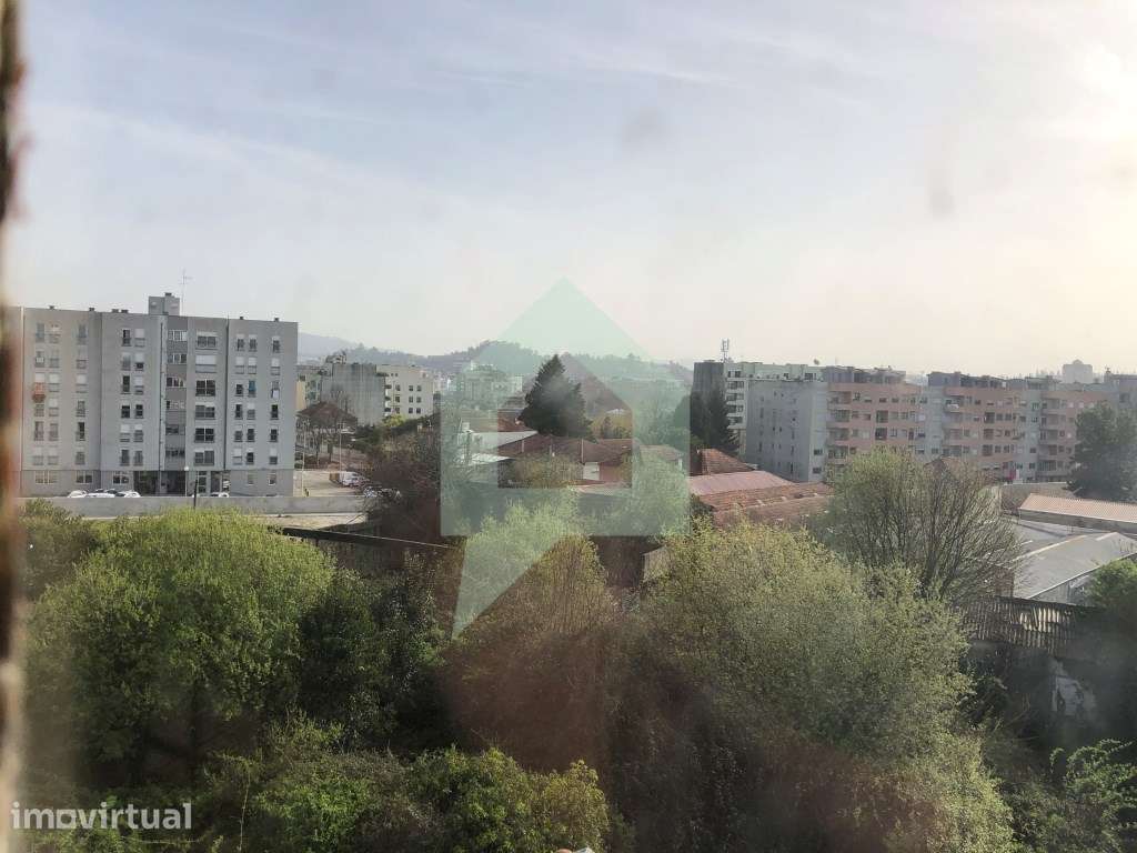 Prédio habitacional/investimento para recuperar com fracções indepe... - Grande imagem: 2/25