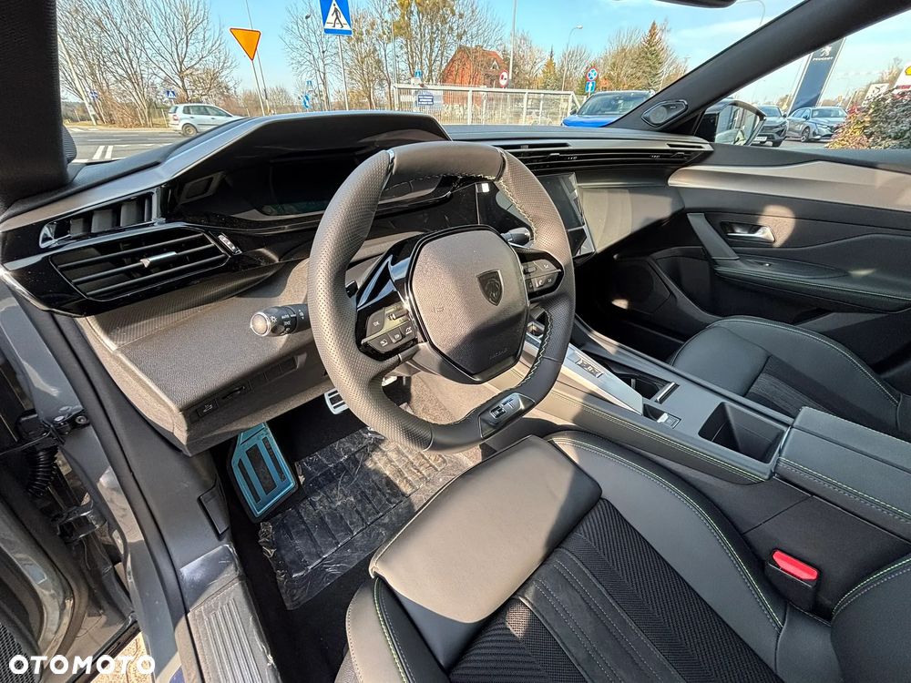 Peugeot 408 - 16