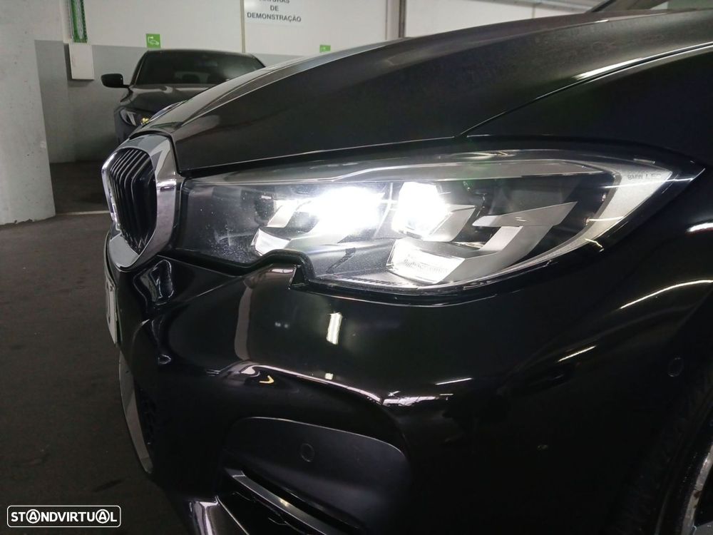 BMW 320 d Touring xDrive Pack M Shadow Auto - 8