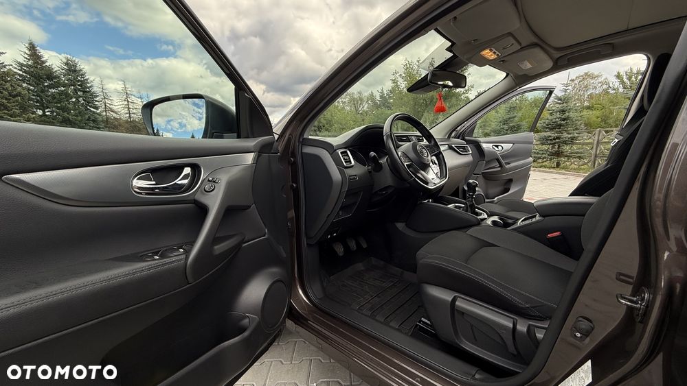Nissan Qashqai 1.3 DIG-T N-Connecta - 24