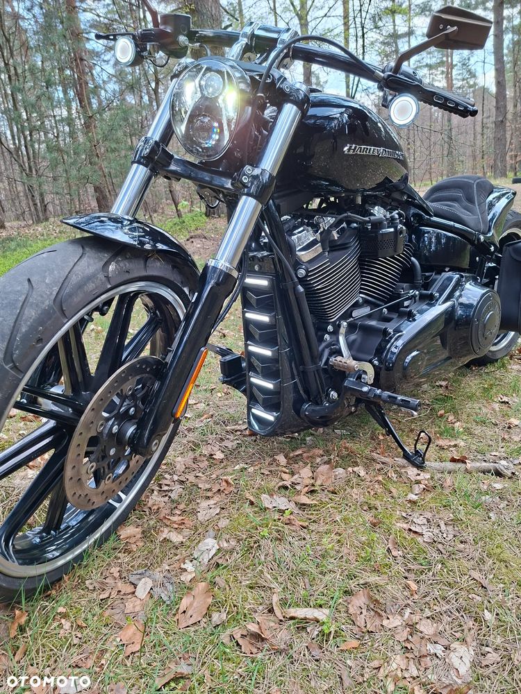 Harley-Davidson Softail Breakout - 1