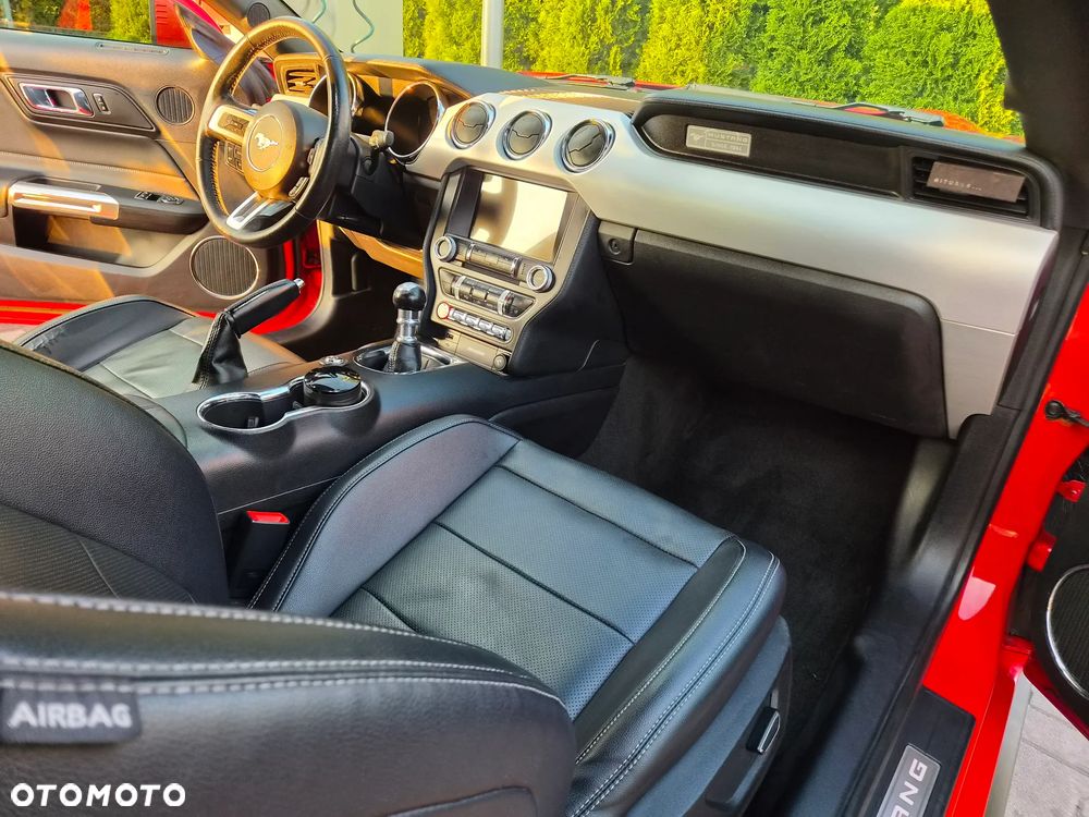 Ford Mustang - 8