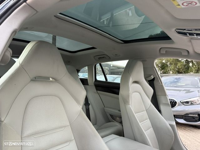 Porsche Panamera Sport Turismo - 28