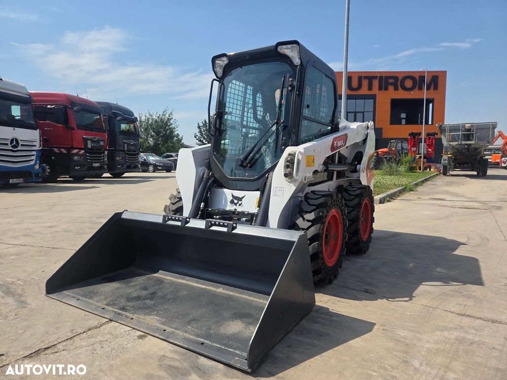Bobcat S510, 2025, NOU, ridica 800kg, Masa operationala 3t, ANVELOPE PLINE, cabina inchisa cu AER CONDITIONAT, latime 1,7m, lungime 3,3m, inaltime 2m, motor KUBOTA 50CP, cupla rapida, furci, Jouystickuri, posibil leasing 4 ani-PROMOTIE 42.900 EUR+Tva - 1