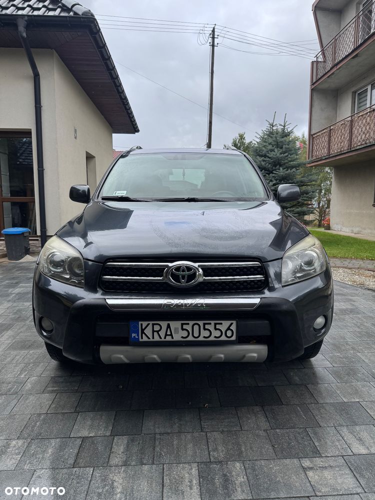 Toyota RAV4 - 1