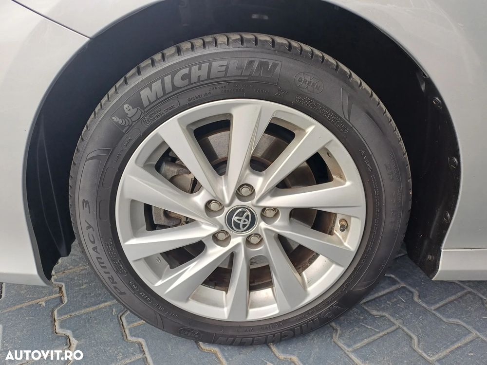 Toyota Camry 2.5 Hybrid Business - 4