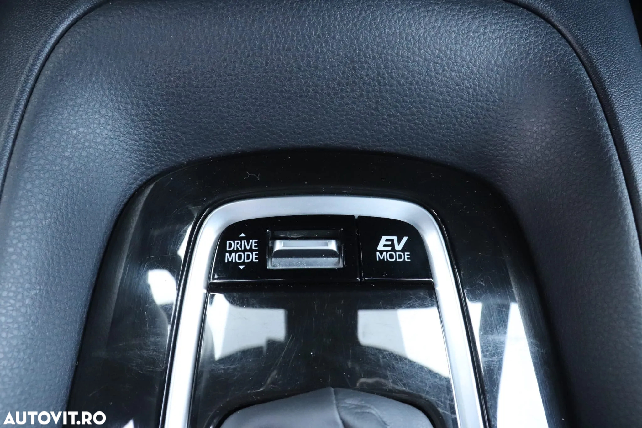 Toyota Corolla 1.8 Hybrid Comfort - 28
