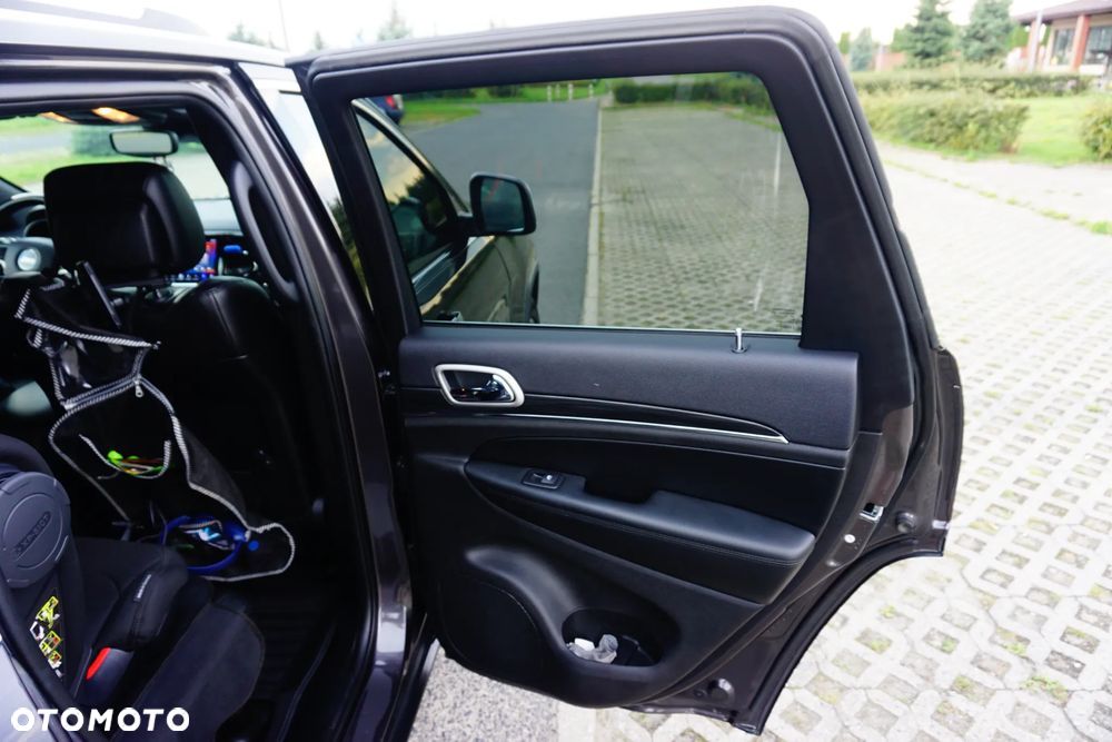 Jeep Grand Cherokee - 13