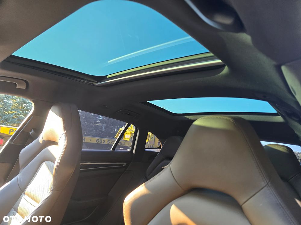 Porsche Panamera 4 - 21