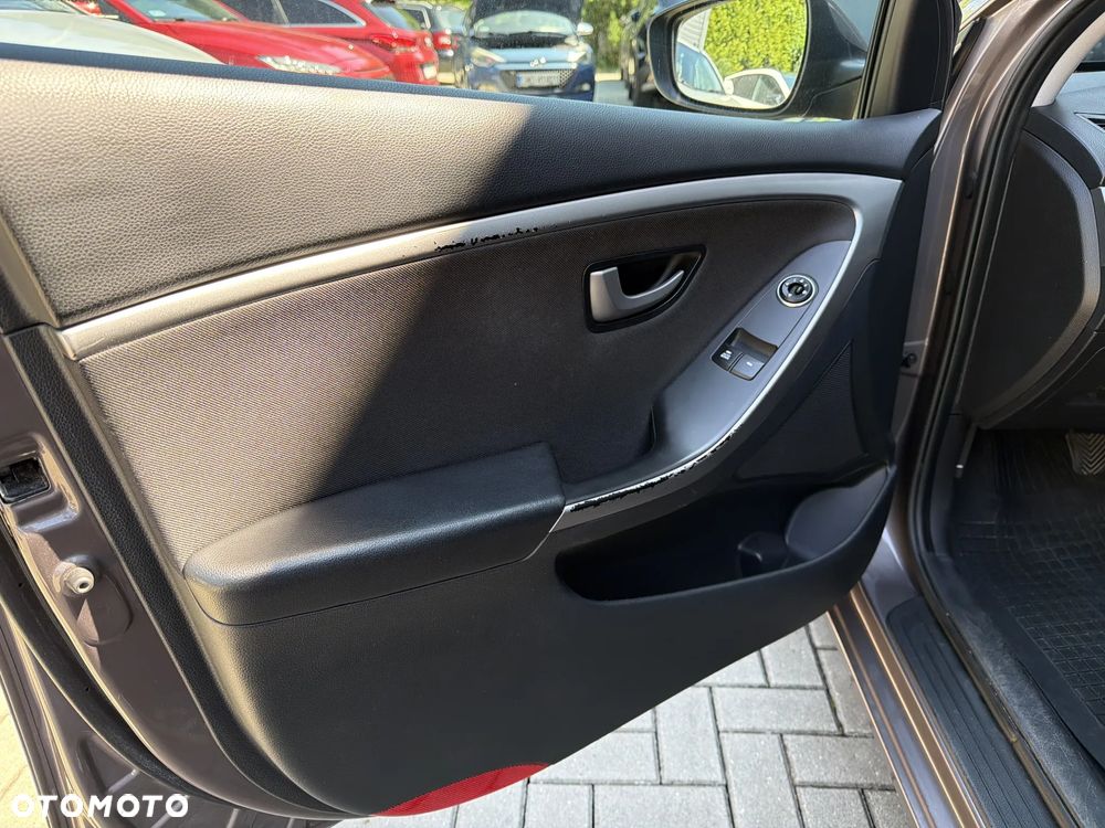 Hyundai i30 1.4 Classic + - 12