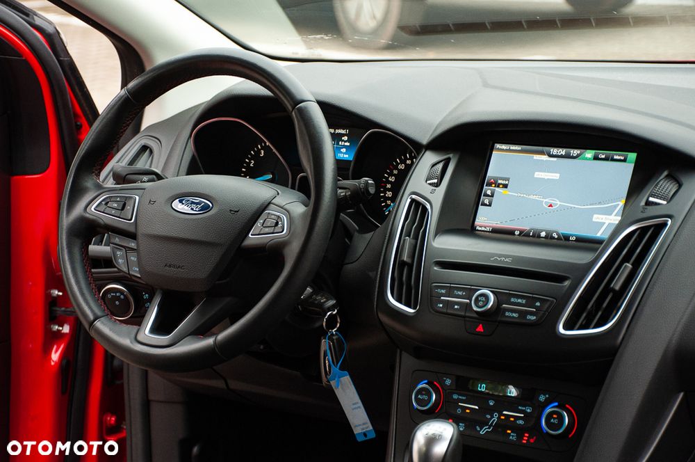 Ford Focus SW 1.5 EcoBoost S&S ST-LINE - 17