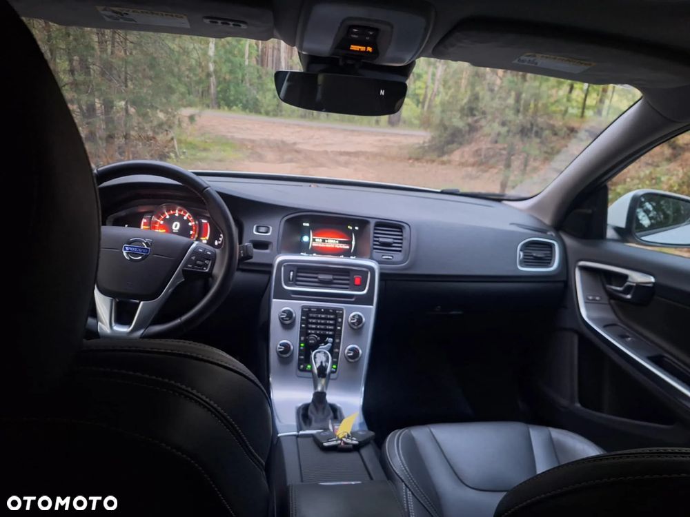 Volvo S60 T5 Drive-E Dynamic Edition (Kinetic) - 11