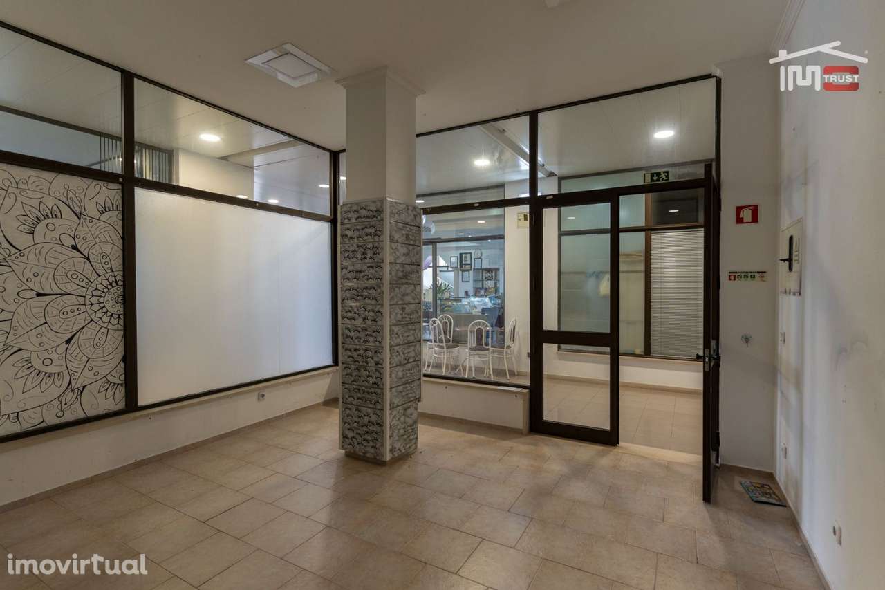 Loja em centro comercial, para venda, Ourém - Fatima - Grande imagem: 2/9