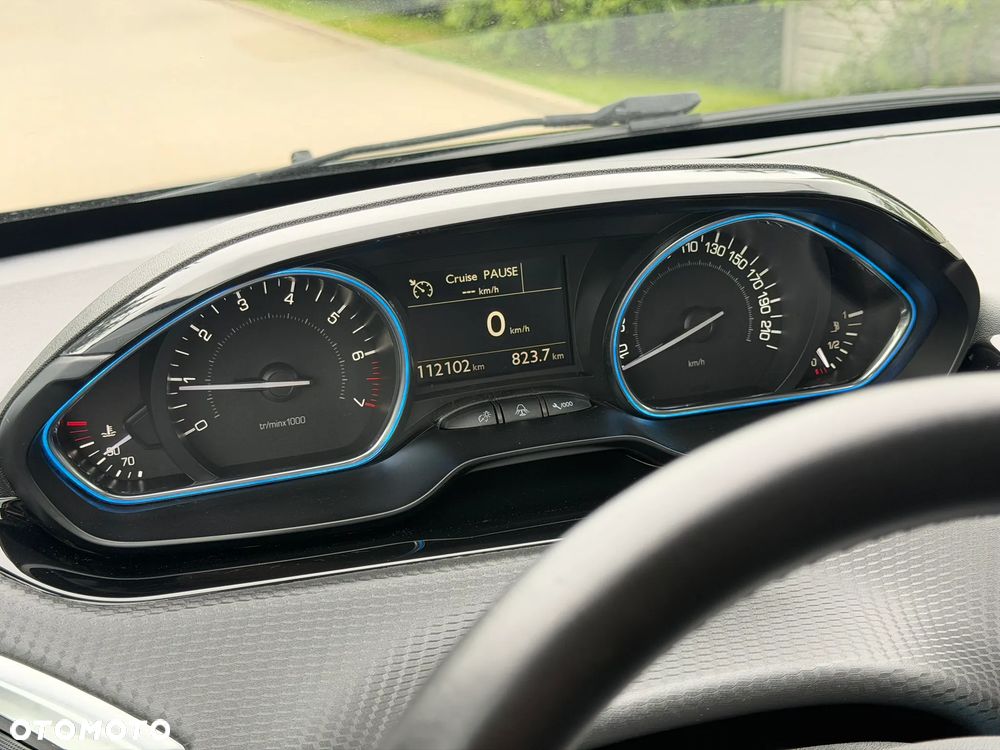 Peugeot 2008 1.2 PureTech Allure S&S - 16