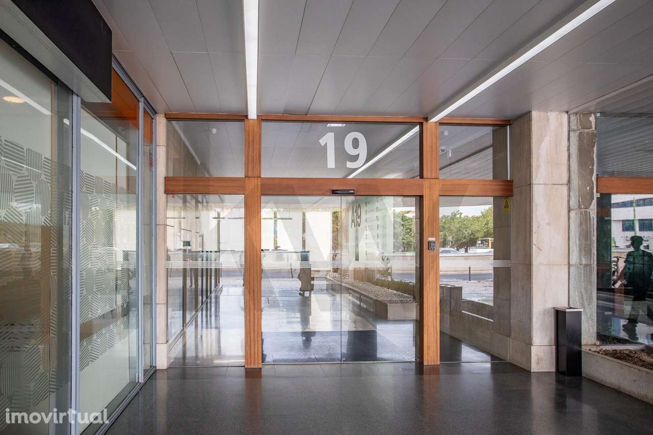 Escritório para Arrendar 243M2 | Zona Premium junto às Amoreiras - Grande imagem: 2/22