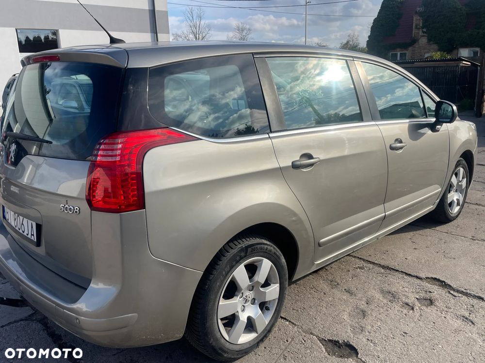 Peugeot 5008 2010 photo 3