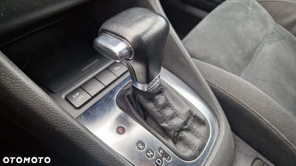 Volkswagen Golf VI 1.6 Highline DSG - 11