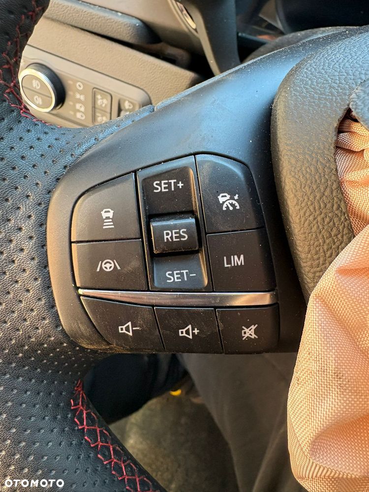 Ford Kuga 2.5P PHEV FWD ST-Line - 11