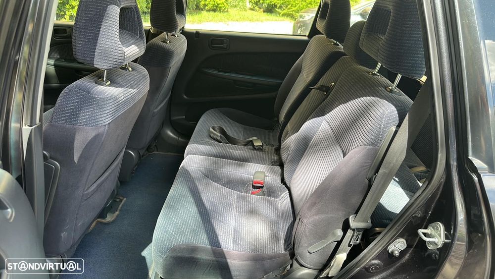 Honda Stream 1.7 ES - 12