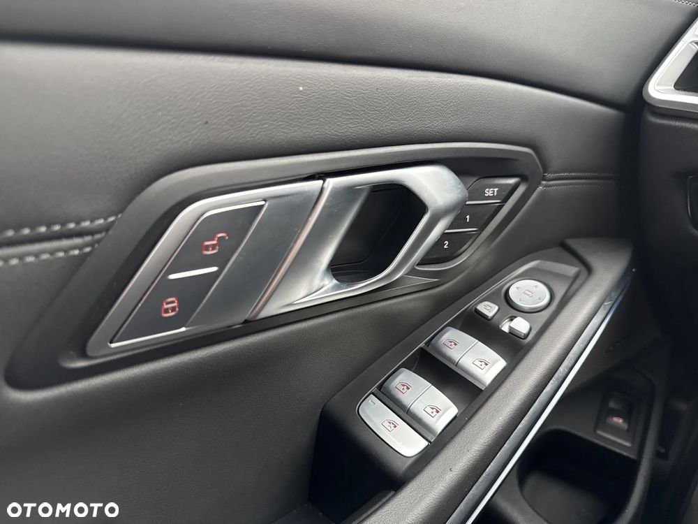 BMW M3 Competition xDrive sport - 23