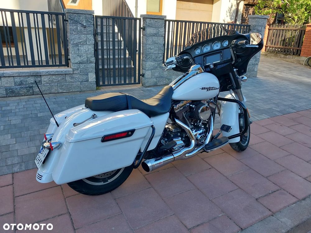 Harley-Davidson Touring Street Glide - 2