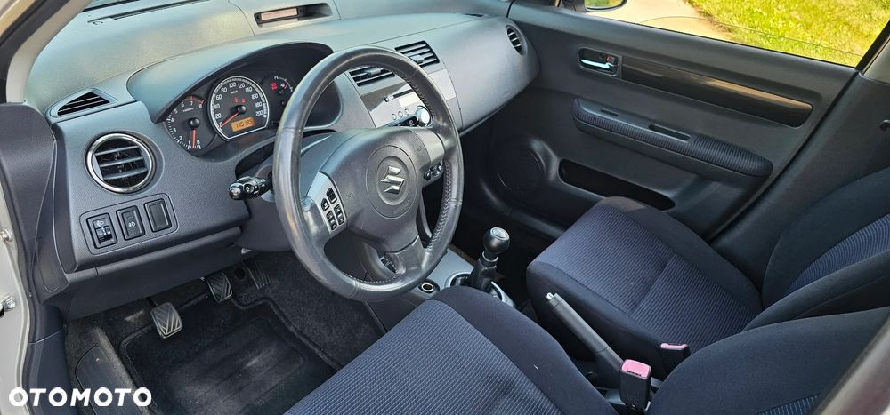 Suzuki Swift 1.3 4x4 Comfort - 27