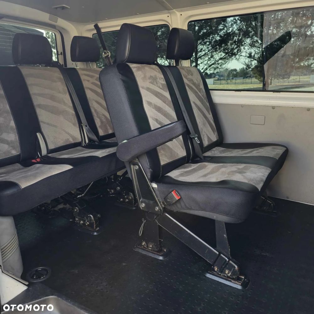 Volkswagen Caravelle - 5