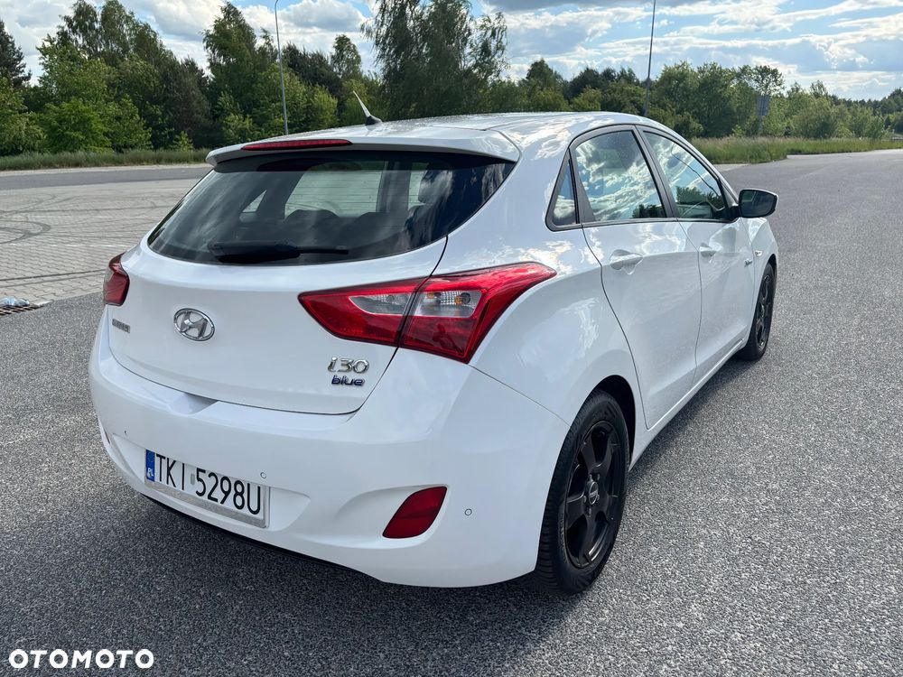 Hyundai i30 blue 1.6 CRDi Passion - 11