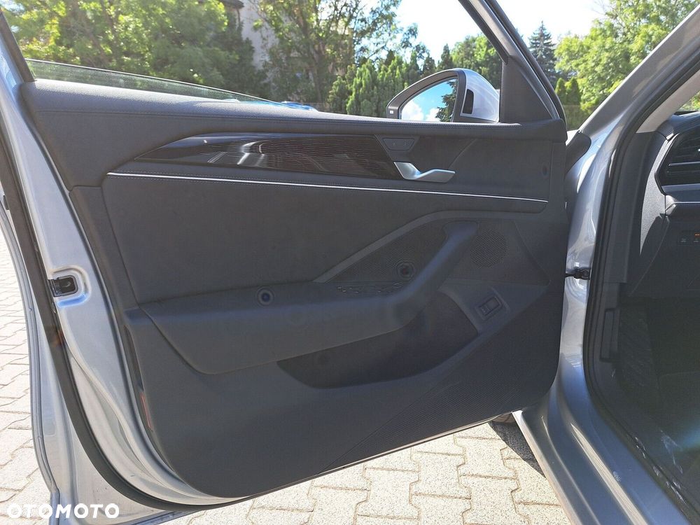 Volkswagen Passat - 11