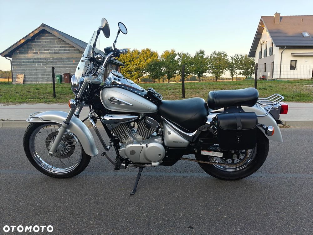 Suzuki Intruder - 6